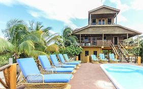 La Casa Pura Vida